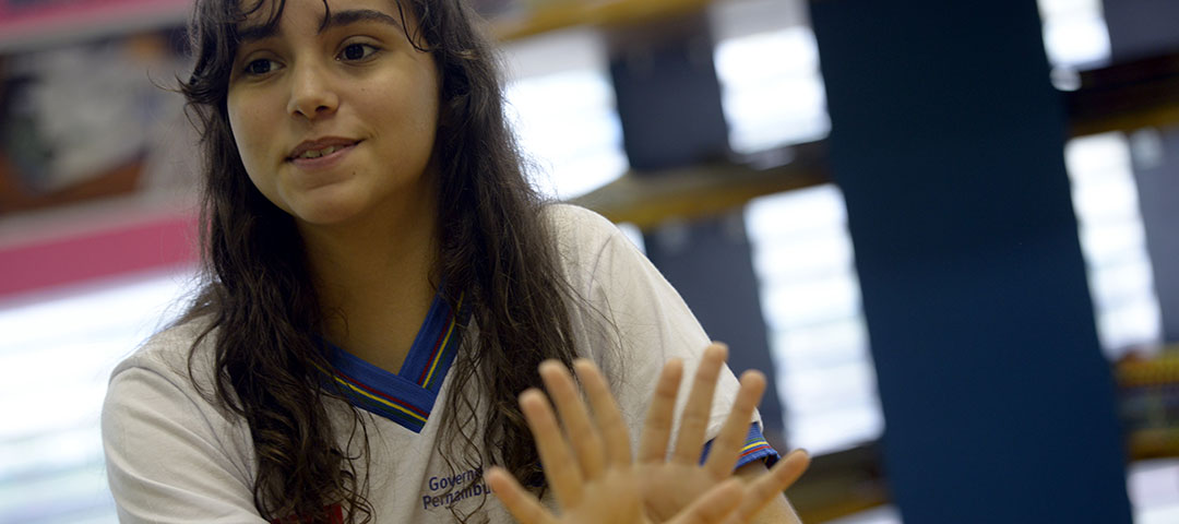 Isabela Vasconcelos, 16, é presidente do grêmio escolar e se orgulha das animações e jogos que já desenvolveu no NAVE Recife