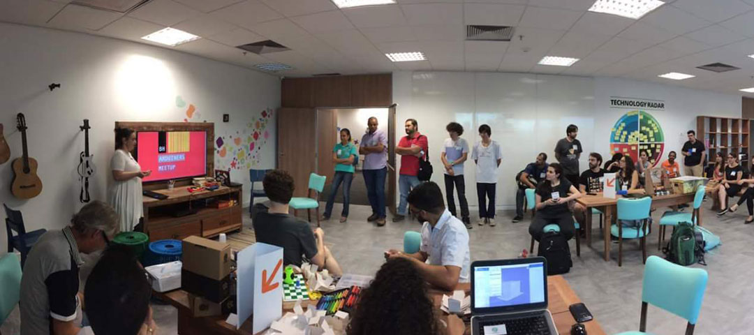 Carla Queiroga Werkhaizer participa de encontro da comunidade BH Arduiners Meetup